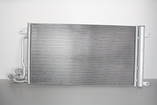 Chladič klimatizace (kondenzátor) 6R0820411T